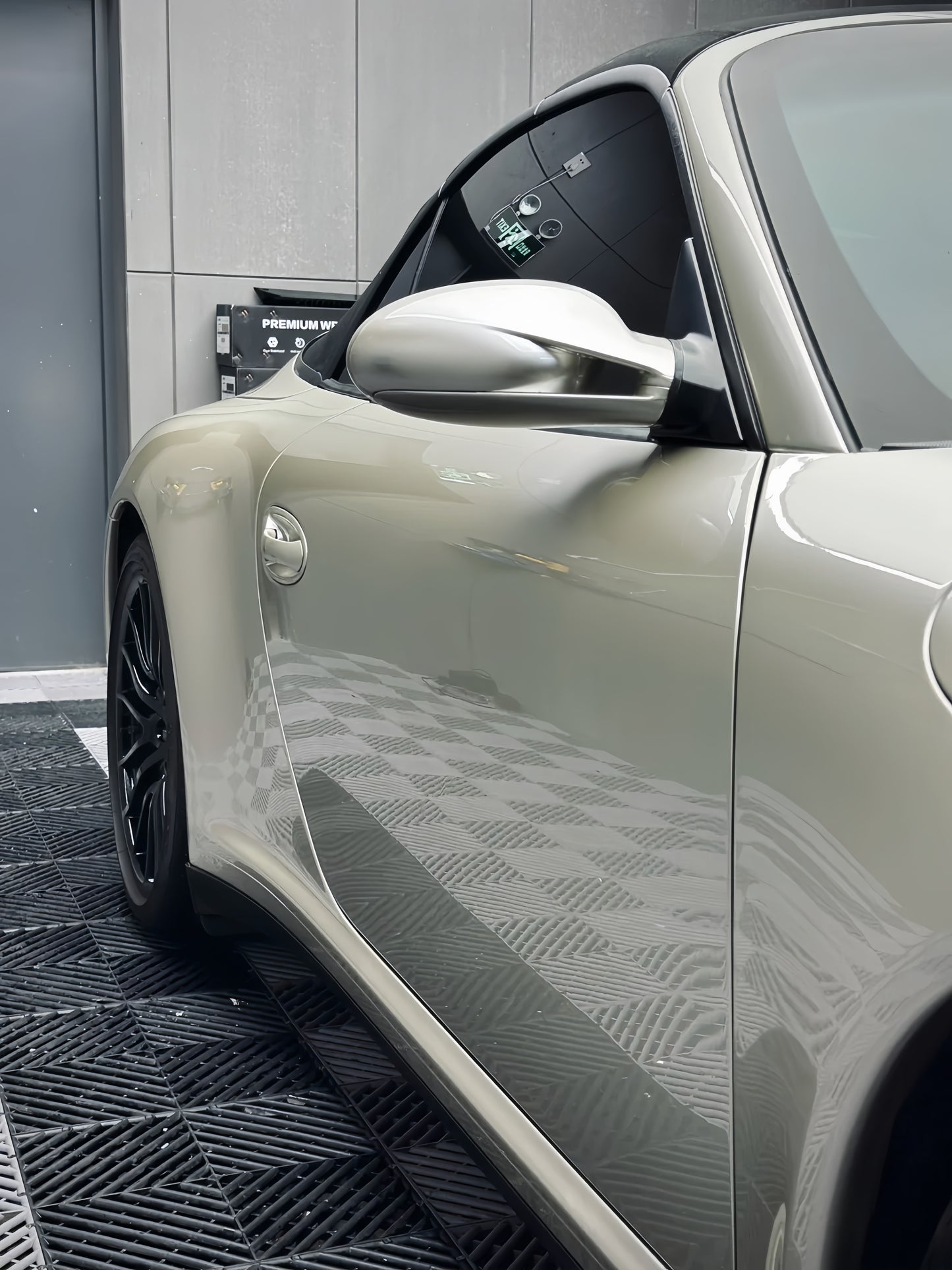 Anole Glossy Metallic Glitter Champagne / Millennium Jade Car Vinyl Wrap