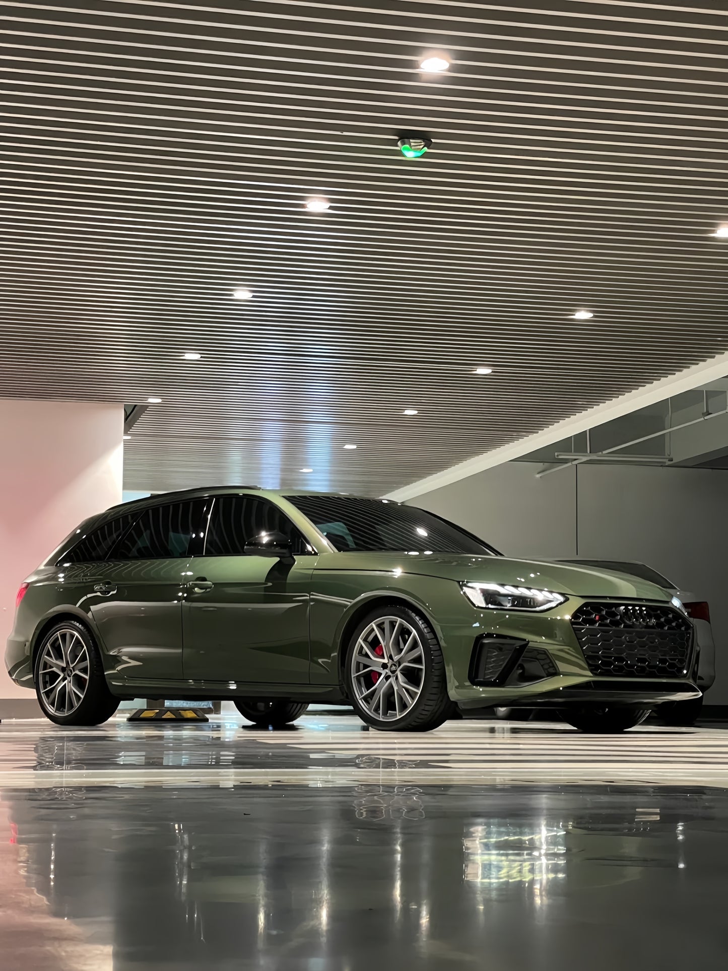 Anole Glossy Metallic District Green Car Vinyl Wrap