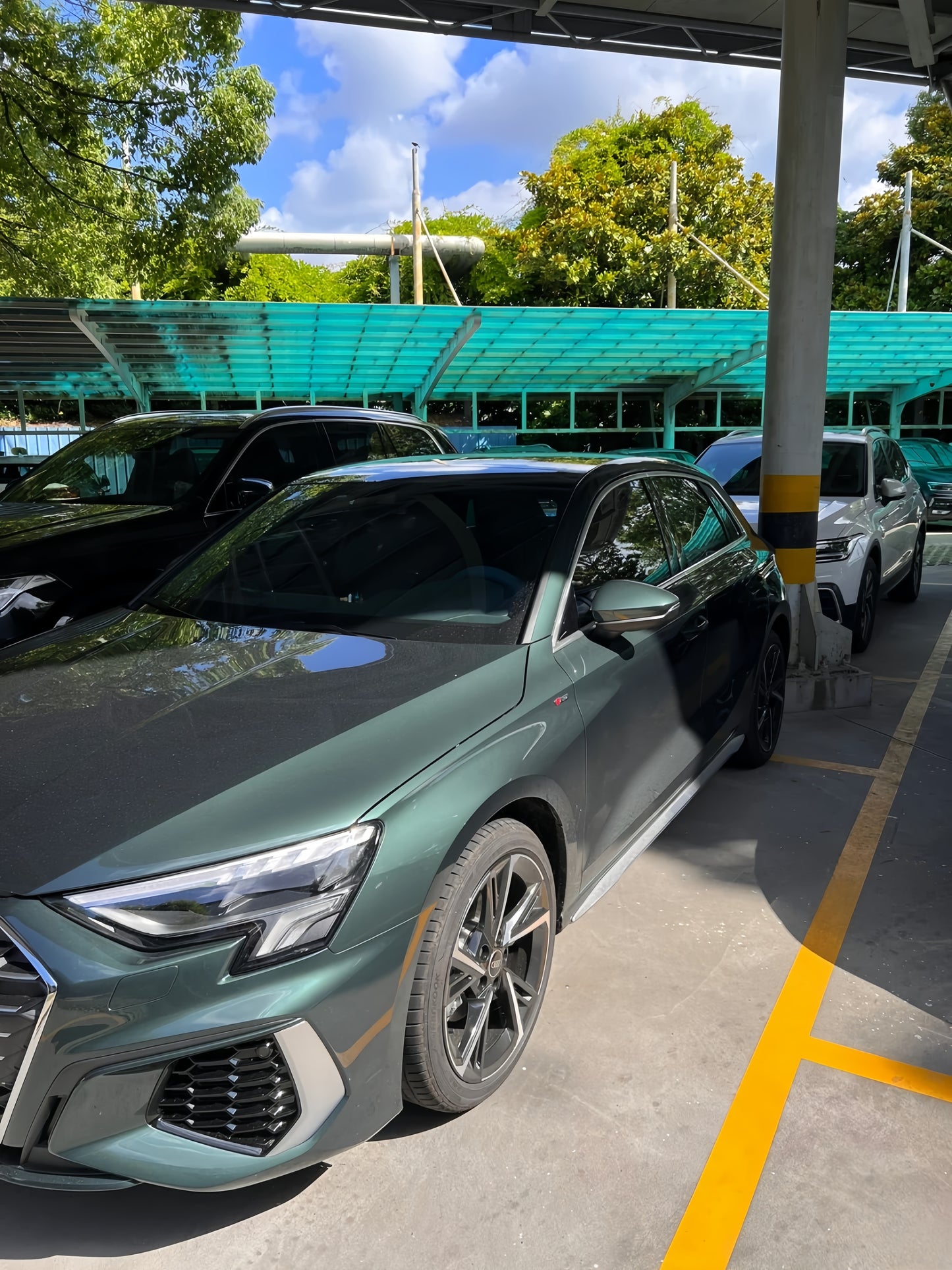 Anole Glossy Metallic Gotland Green Car Vinyl Wrap