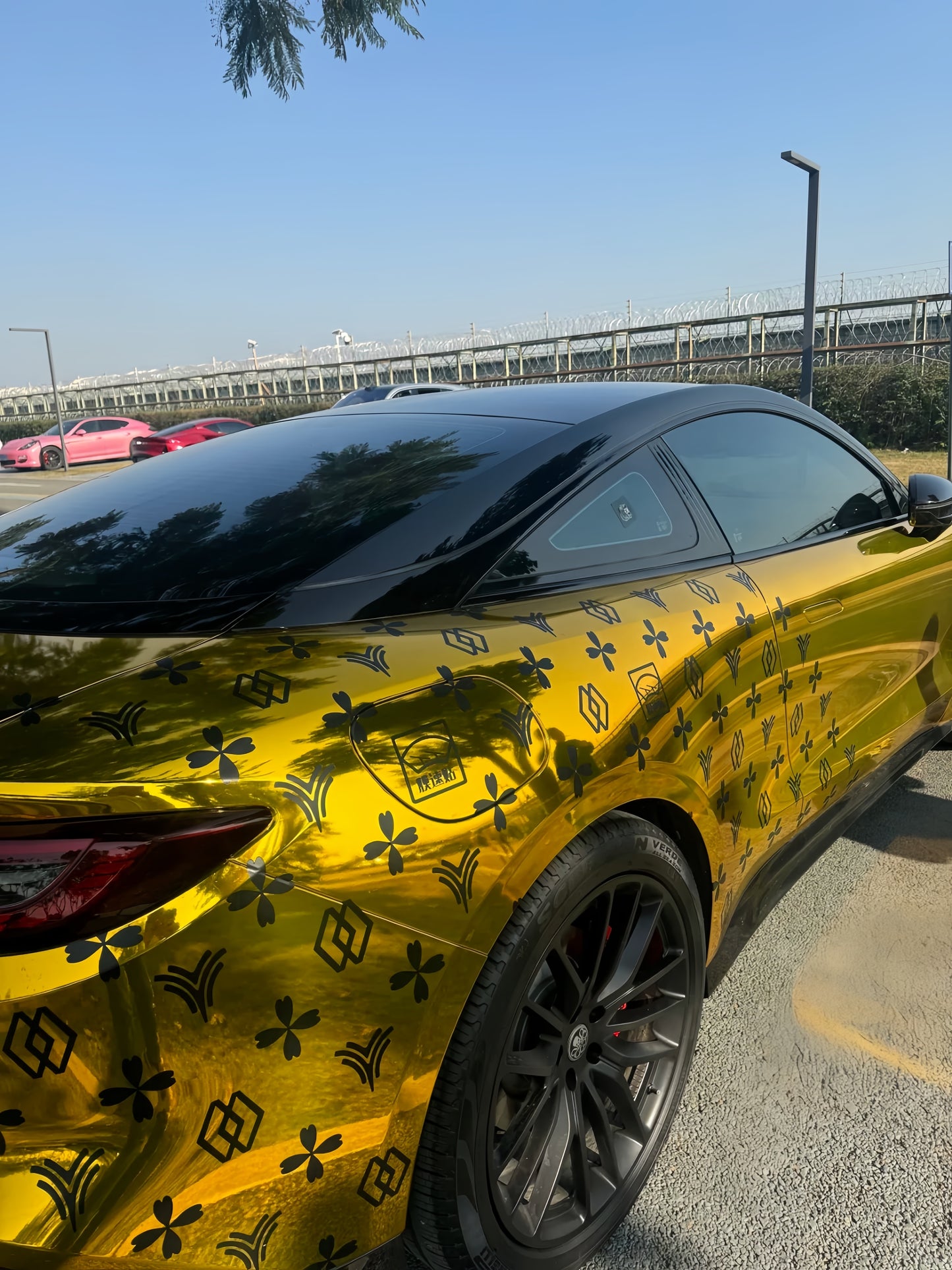 Anole Mirror Chrome Stretching Gold Vinyl Car Wrap