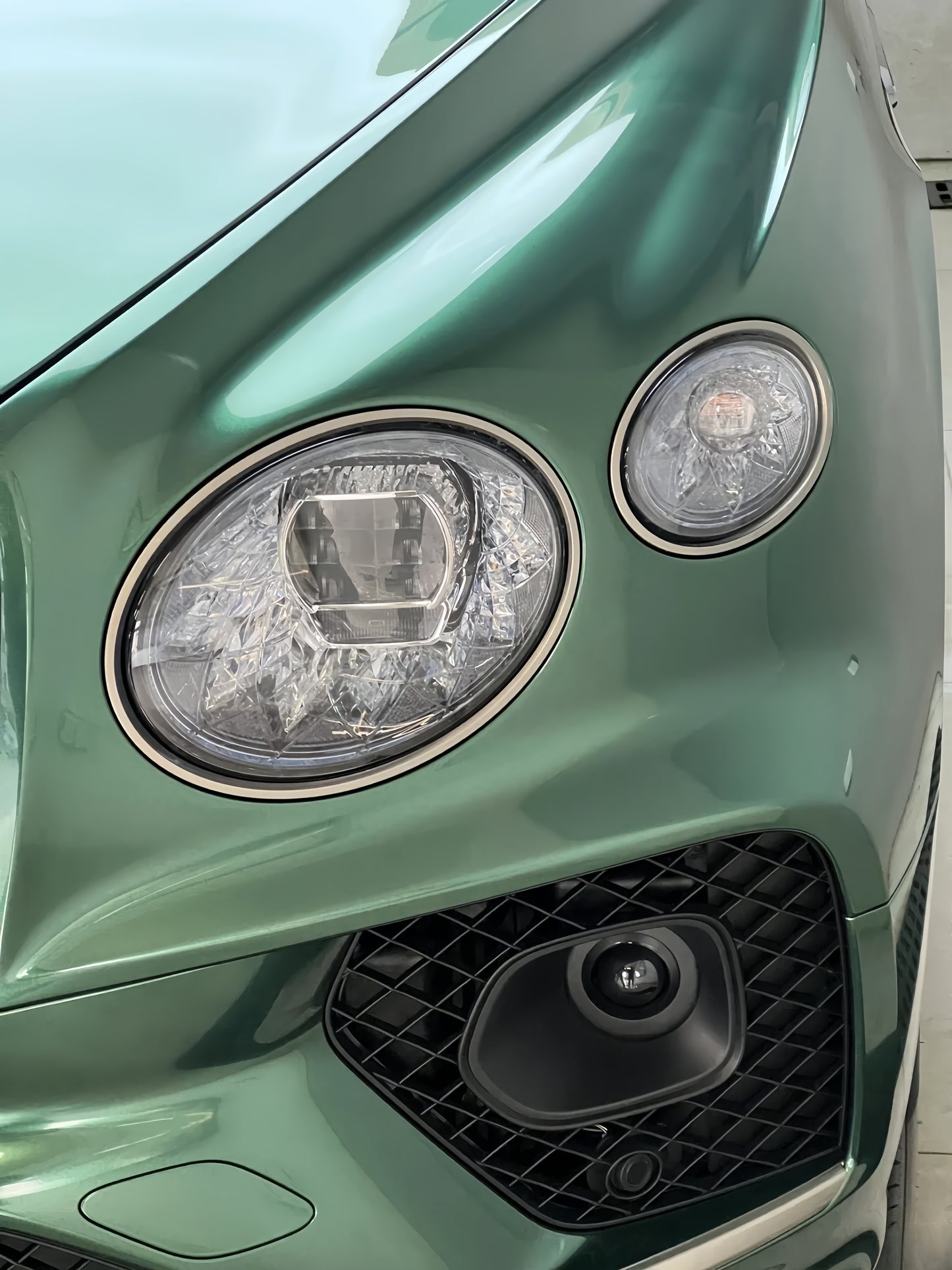 Anole Glossy Metallic Sacramento Green Car Vinyl Wrap