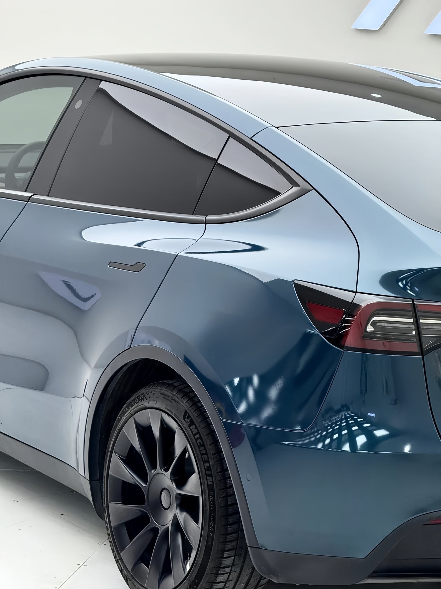 Anole Glossy Metallic Avalon Green Car Vinyl Wrap