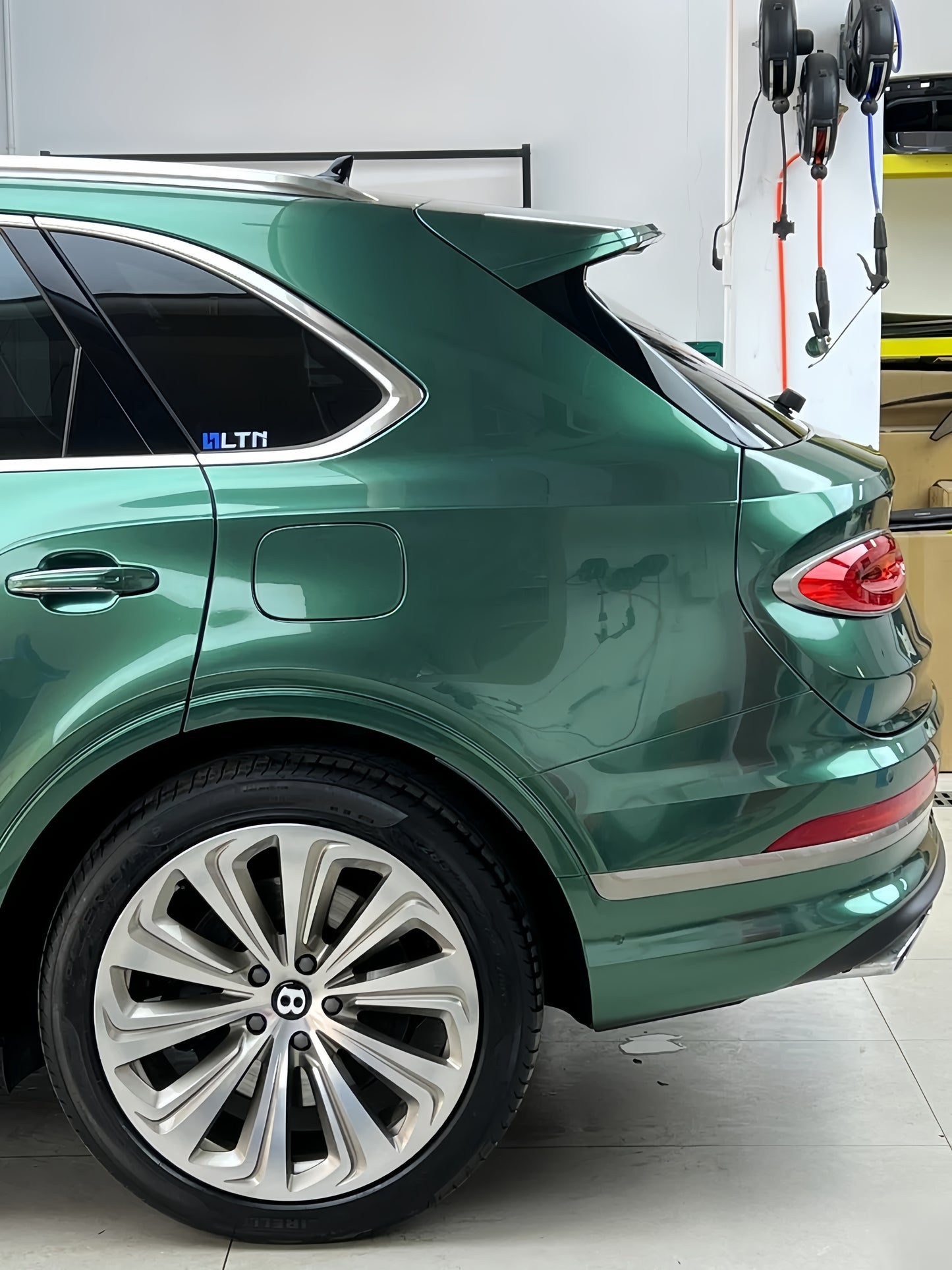 Anole Glossy Metallic Sacramento Green Car Vinyl Wrap