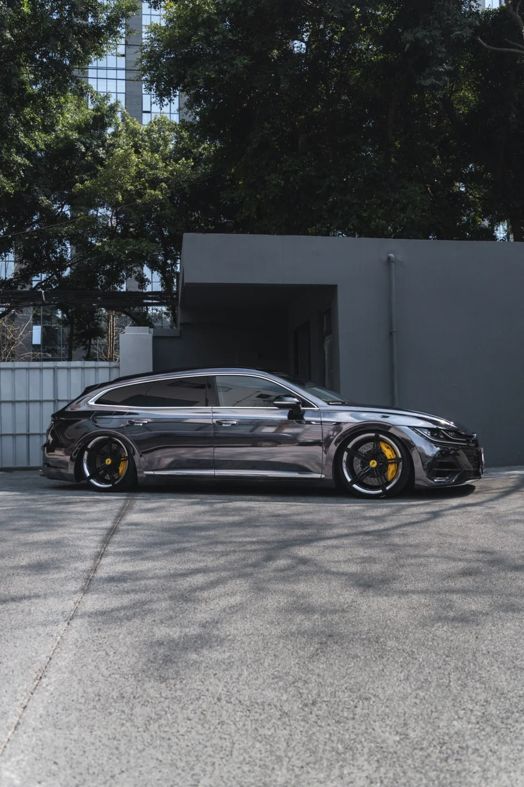 Anole Mirror Chrome Stretching Gray Car Wrap
