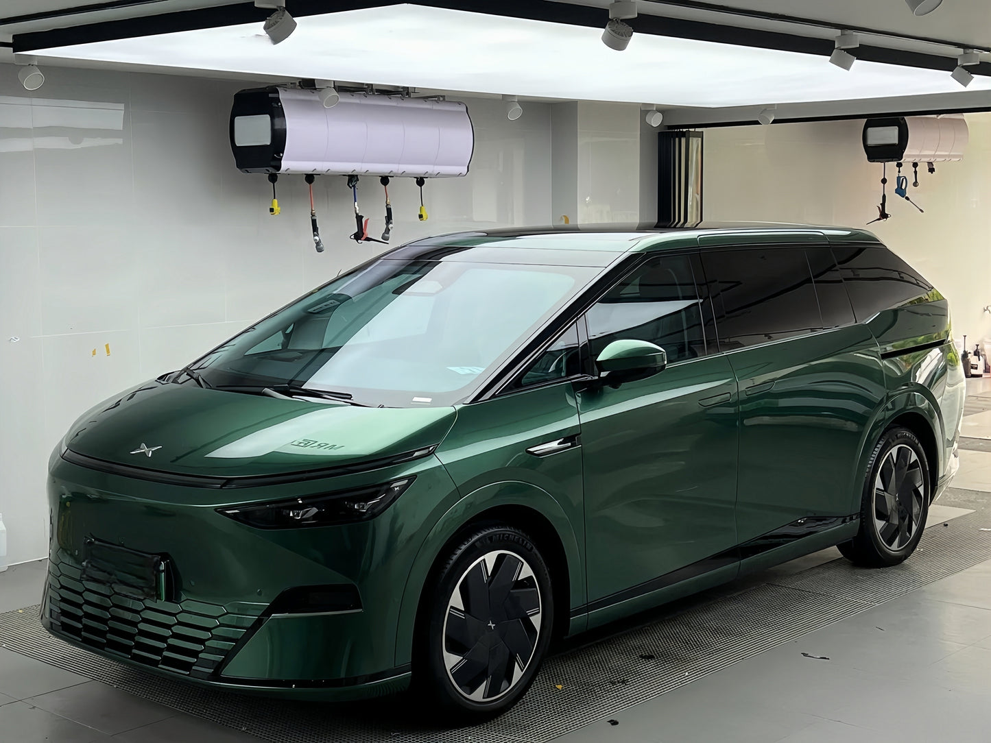 Anole Glossy Metallic Sacramento Green Car Vinyl Wrap