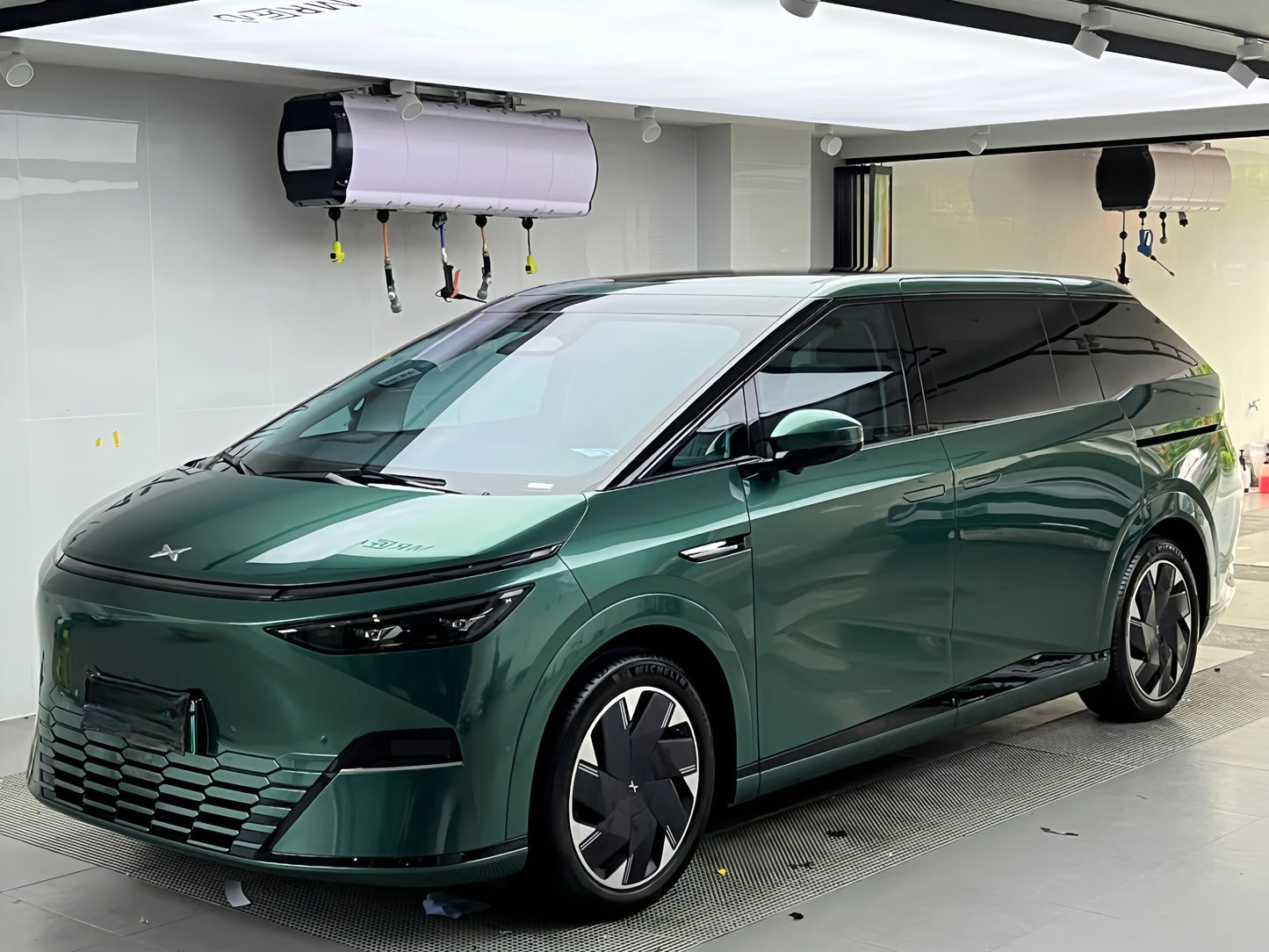 Anole Glossy Metallic Sacramento Green Car Vinyl Wrap