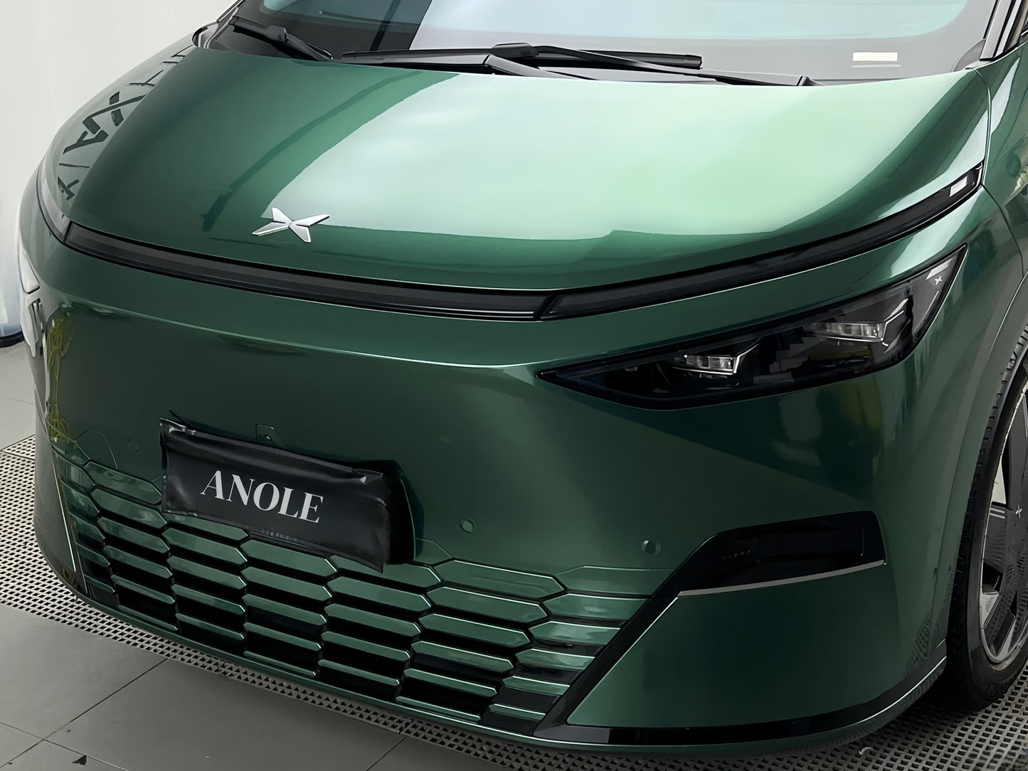 Anole Glossy Metallic Sacramento Green Car Vinyl Wrap