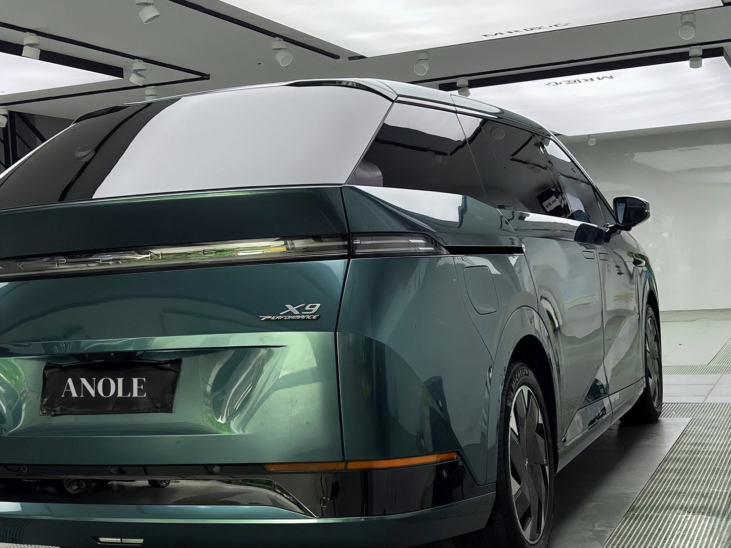 Anole Glossy Metallic Sacramento Green Car Vinyl Wrap