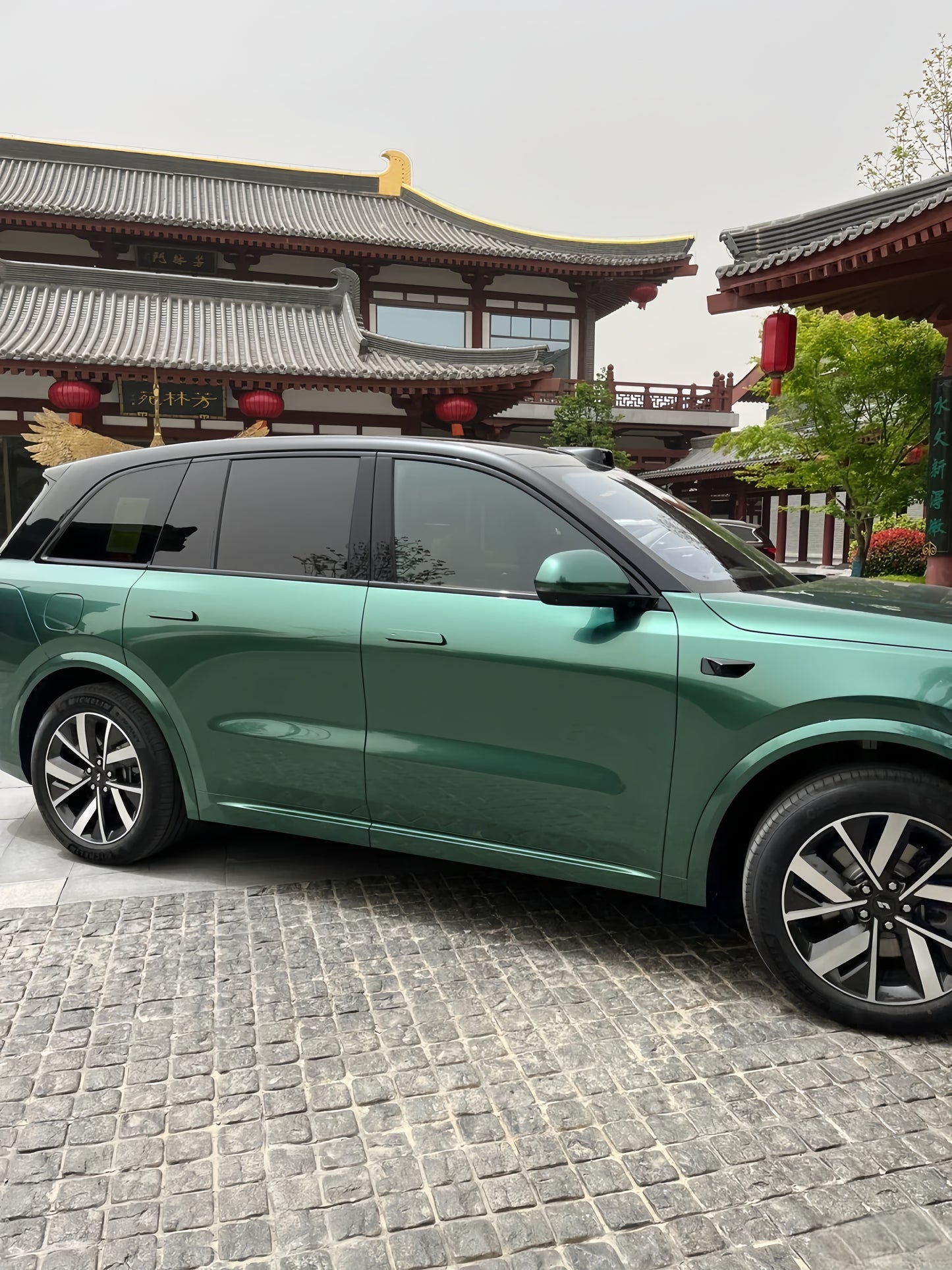 Anole Glossy Metallic Sacramento Green Car Vinyl Wrap