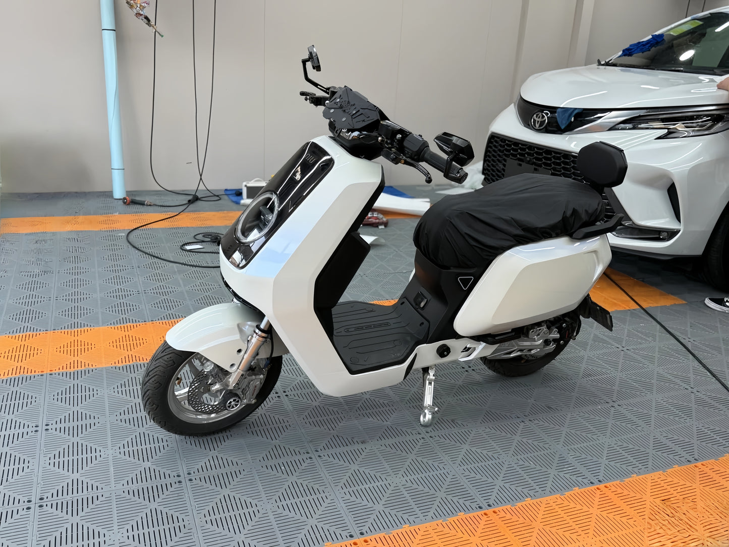Anole High Glossy White to Blue Car Wrap Vinyl