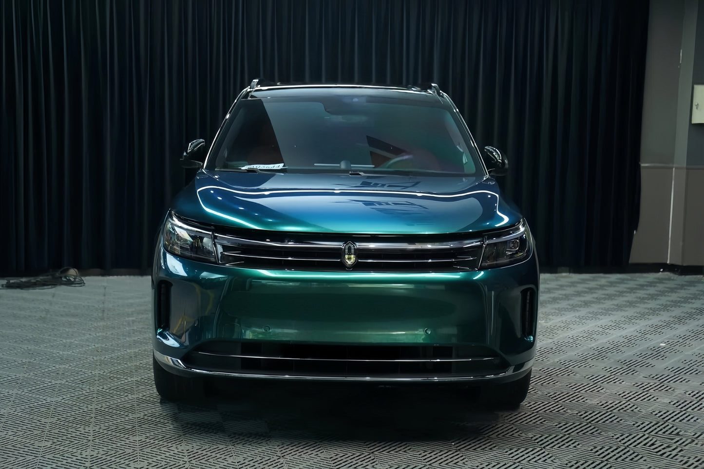 Anole Glossy Metallic Royal Green Vinyl Wrap