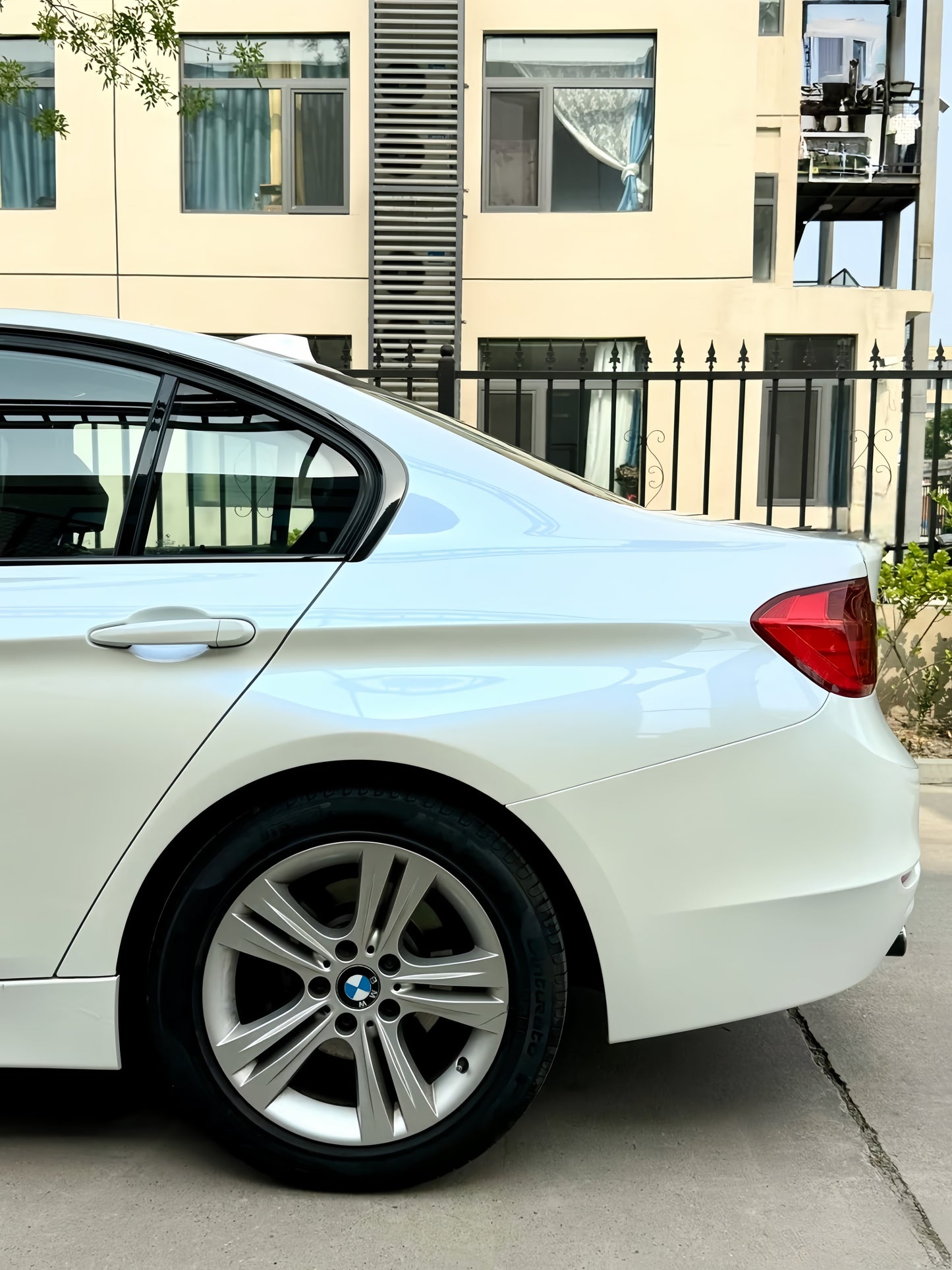 Anole High Glossy White to Blue Car Wrap Vinyl