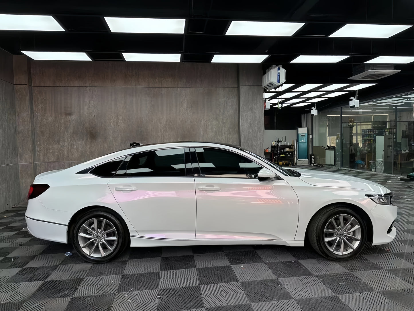 Anole Glossy White Red Vinyl Car Wrap