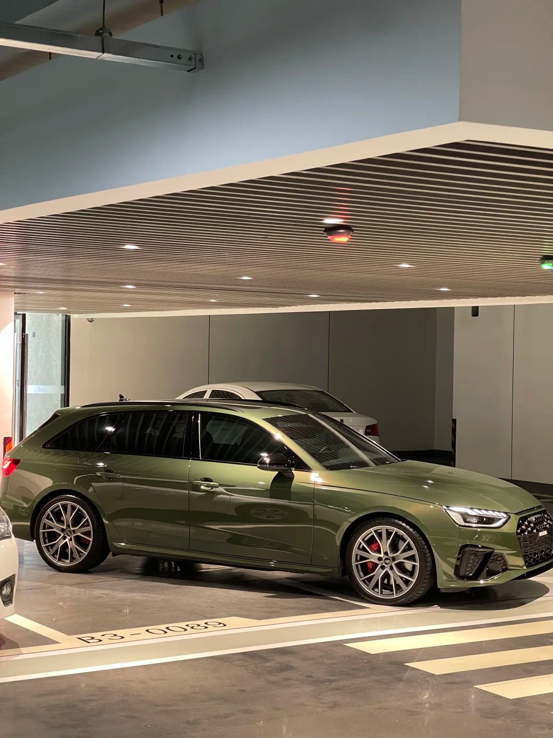 Anole Glossy Metallic District Green Car Vinyl Wrap