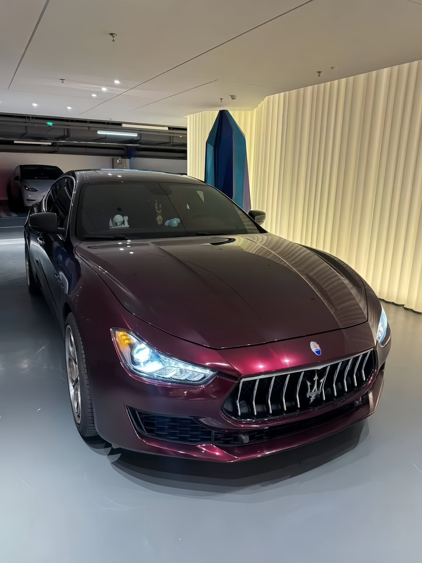 Anole Glossy Metallic Victoria Violet Vinyl Car Wrap