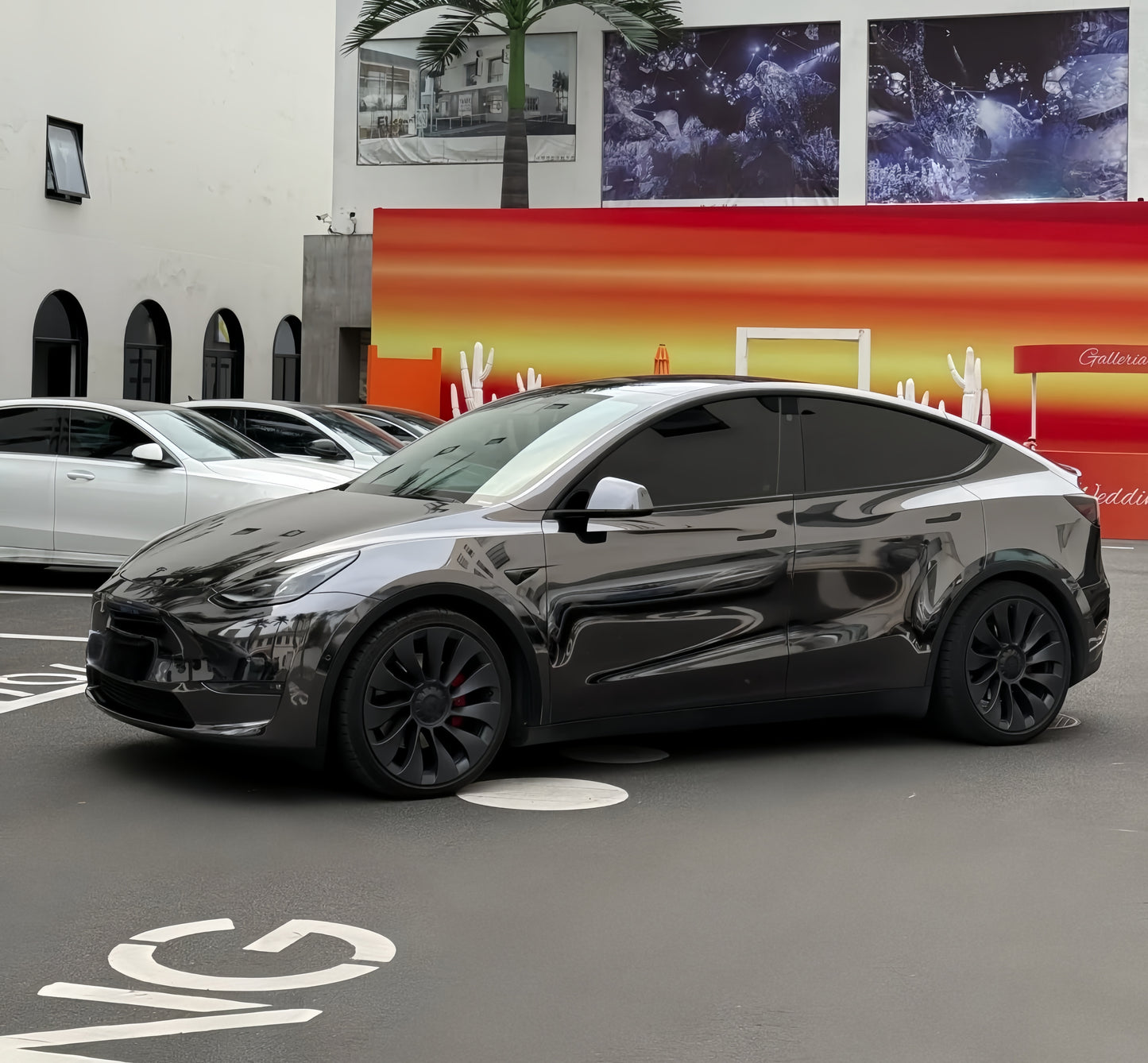 Anole Mirror Chrome Stretching Gray Car Wrap
