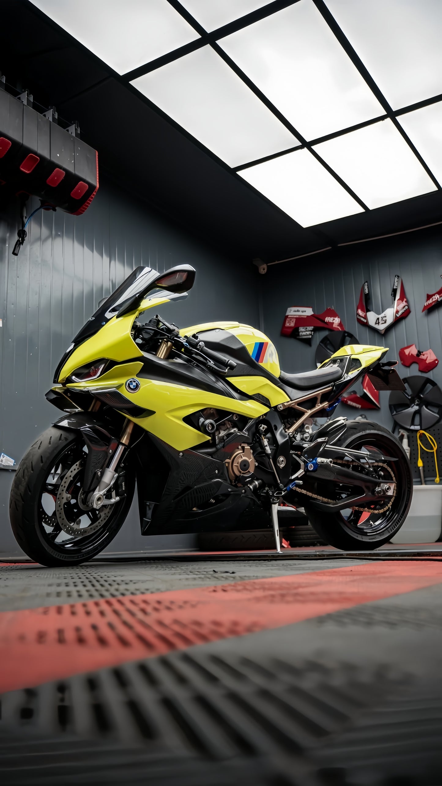 Anole High Glossy Chartreuse Yellow Track Yellow Vinyl Car Wrap
