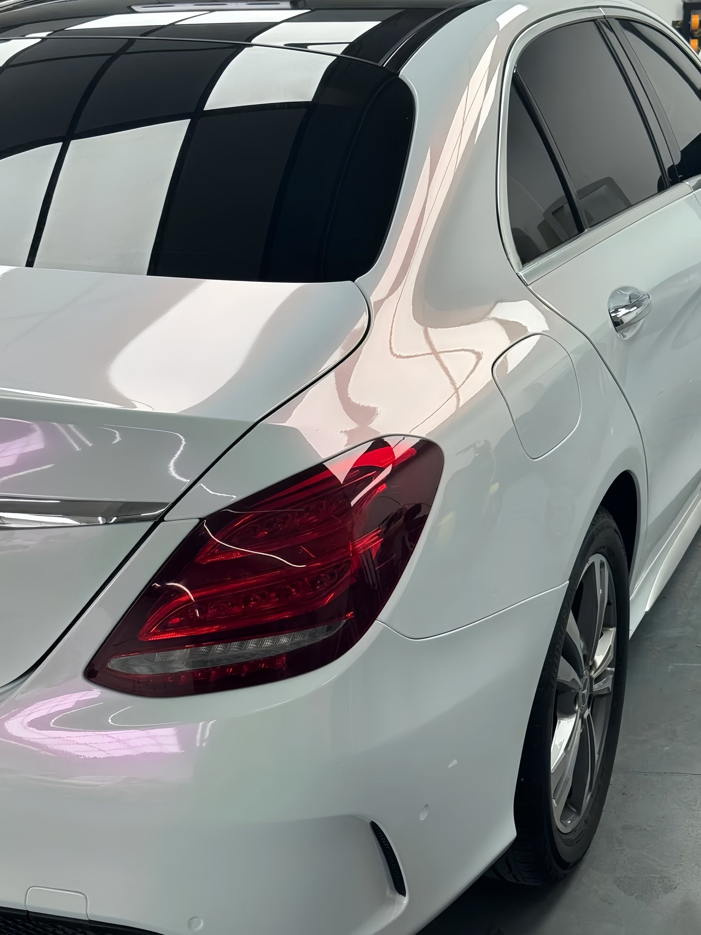 Anole Glossy White Red Vinyl Car Wrap