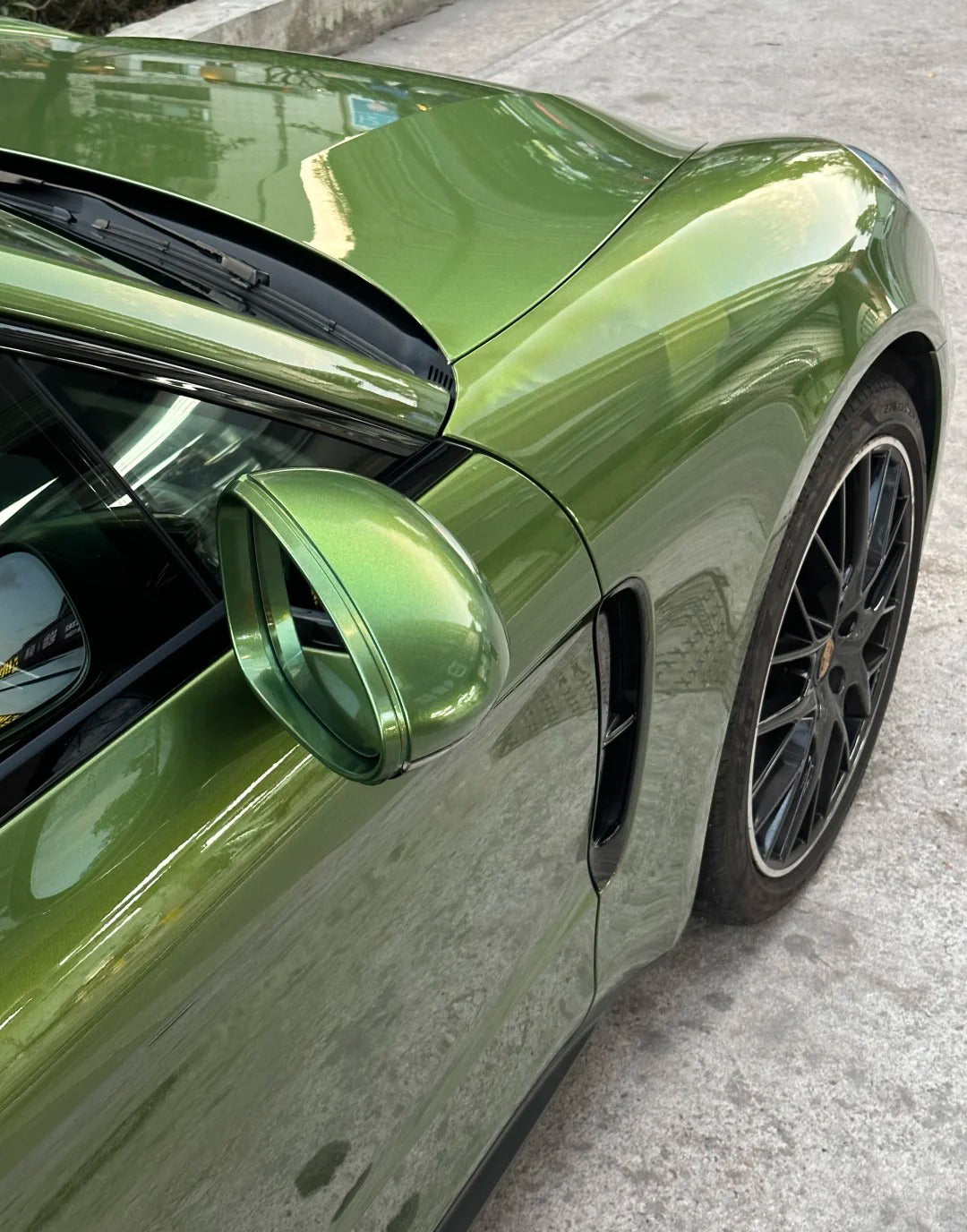Anole Glossy Metallic Mamba Green Vinyl Car Wrap