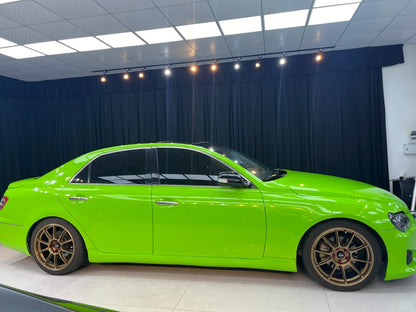 Anole Super Glossy Lizard Green Vinyl Car Wrap