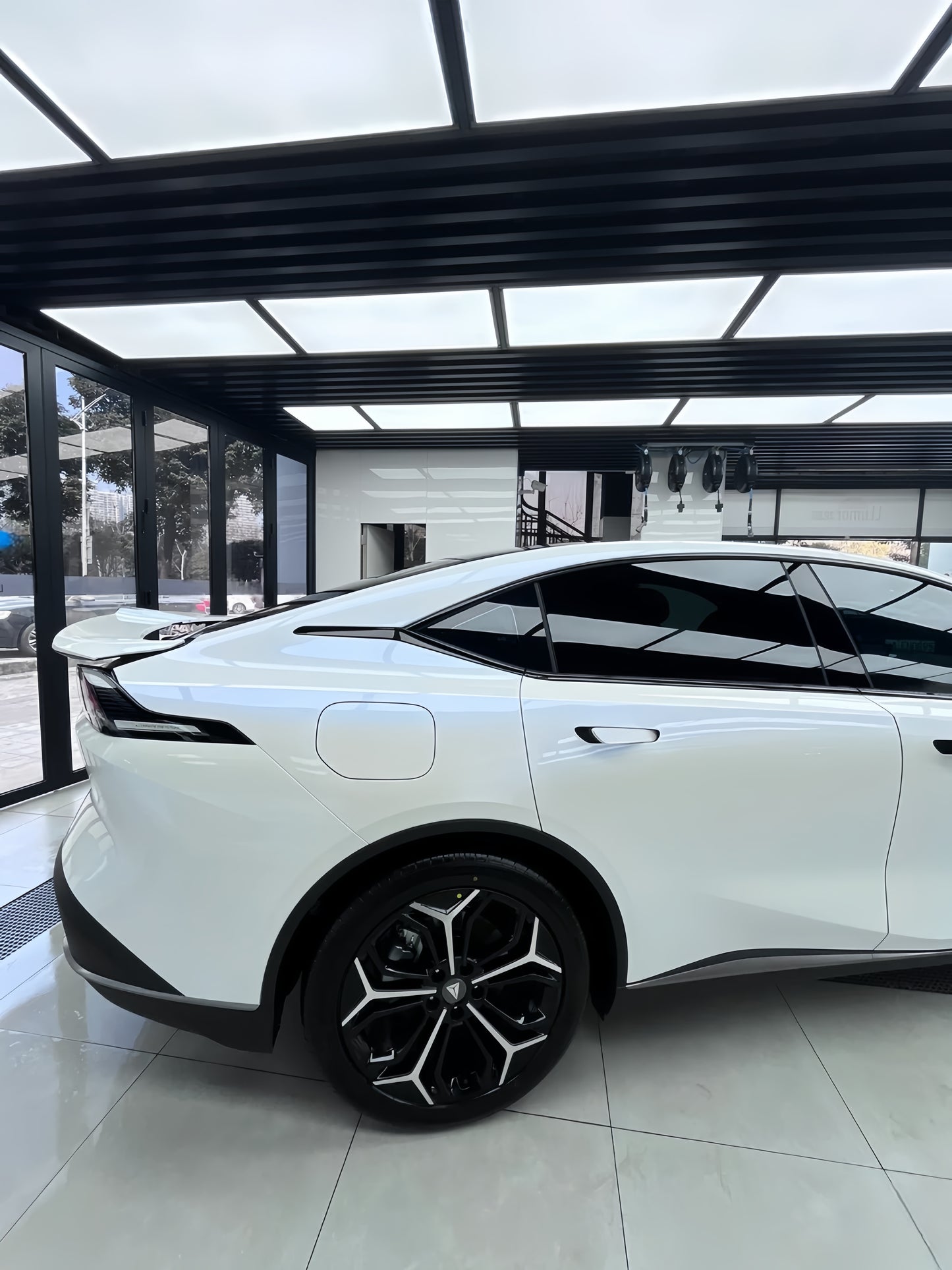 Anole High Glossy White to Blue Car Wrap Vinyl