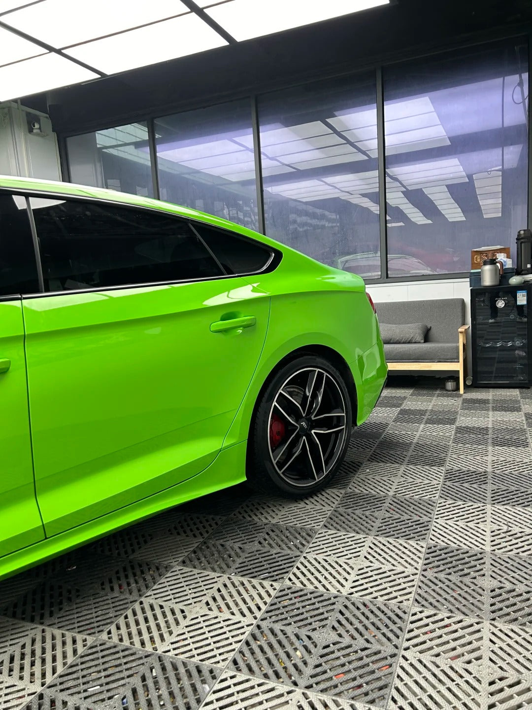 Anole Super Glossy Lizard Green Vinyl Car Wrap