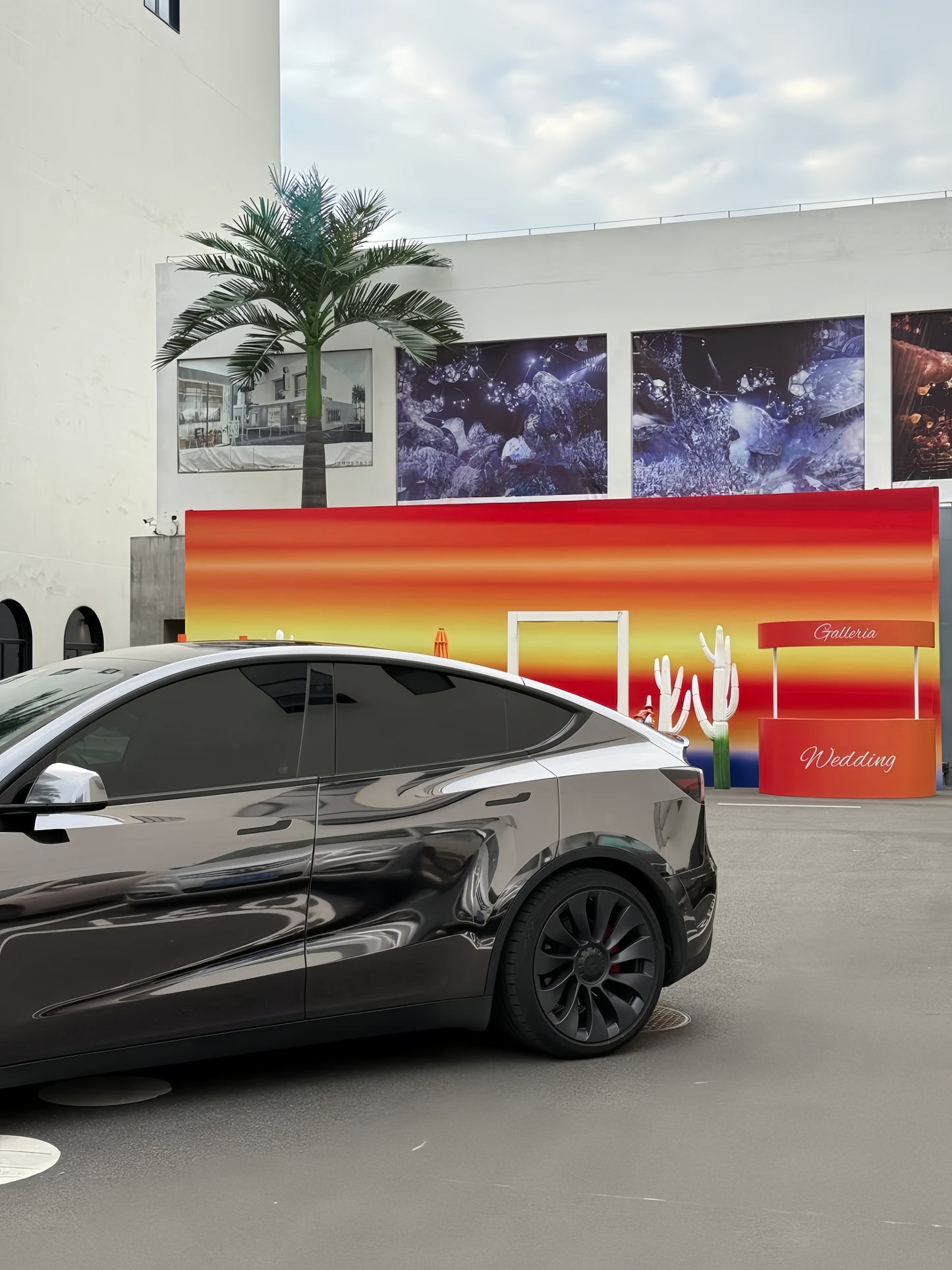 Anole Mirror Chrome Stretching Gray Car Wrap