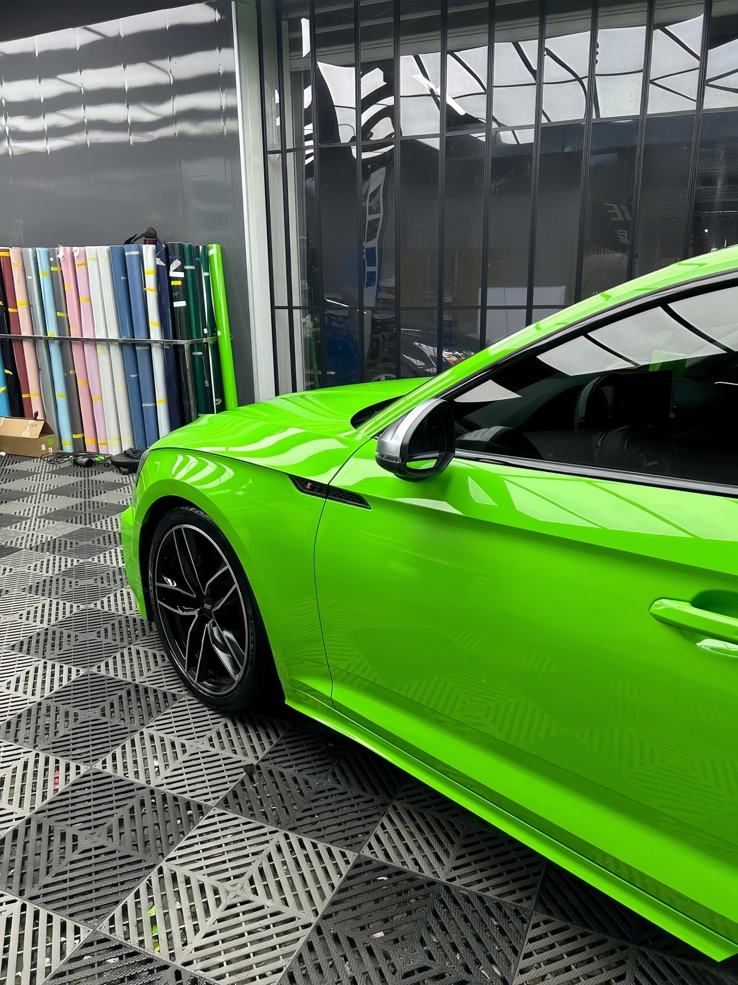 Anole Super Glossy Lizard Green Vinyl Car Wrap
