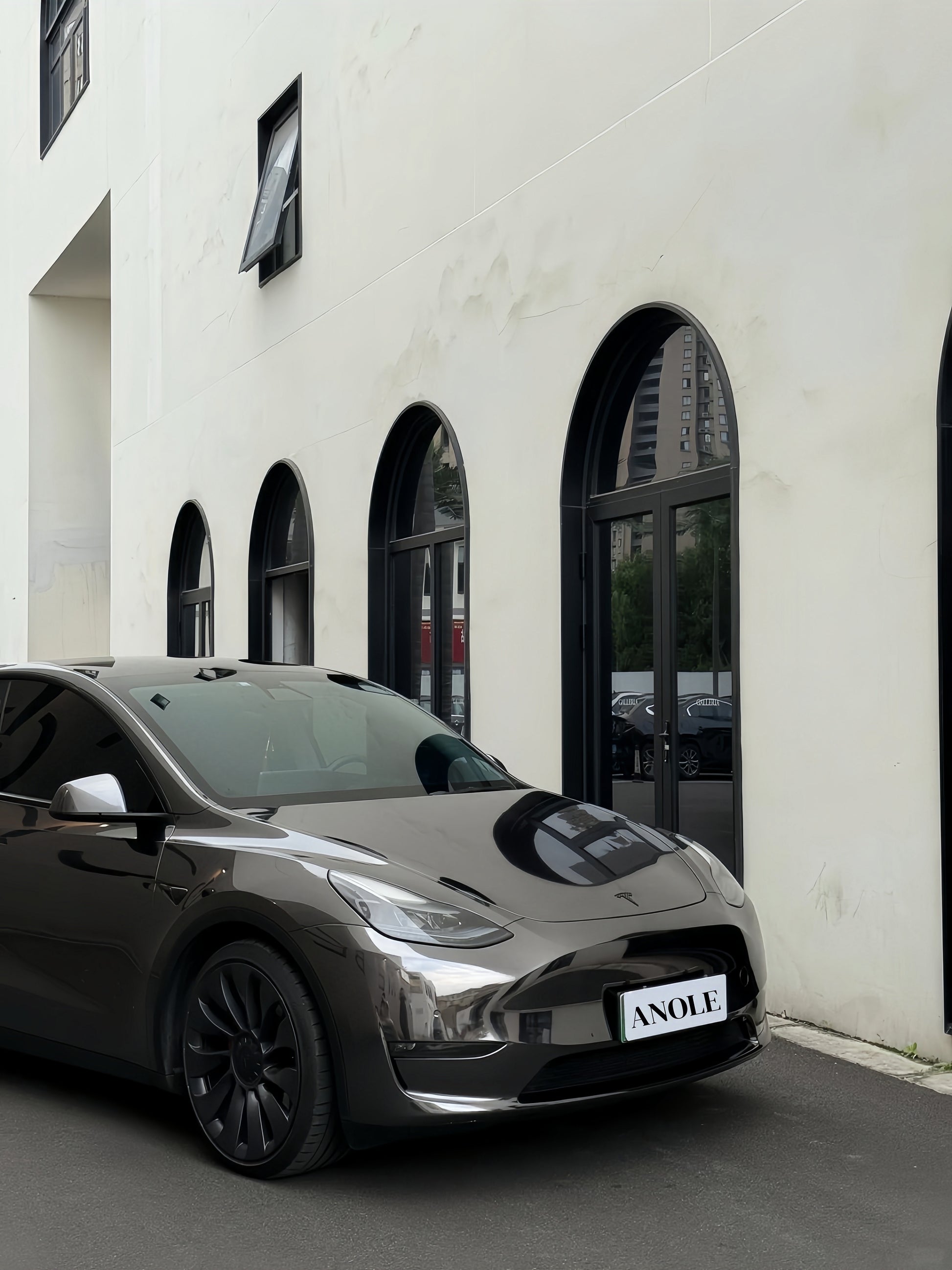 Anole Mirror Chrome Stretching Gray Car Wrap