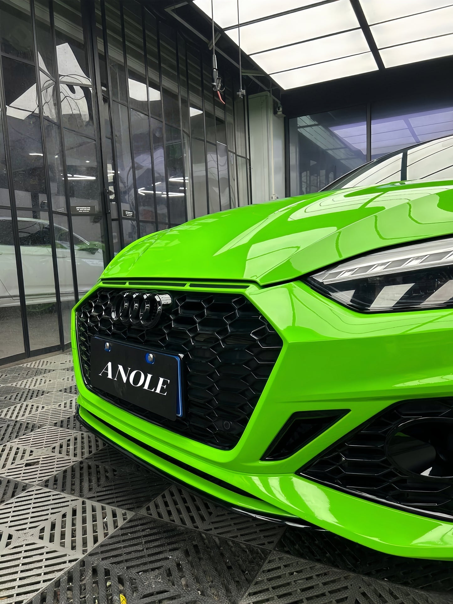Anole Super Glossy Lizard Green Vinyl Car Wrap