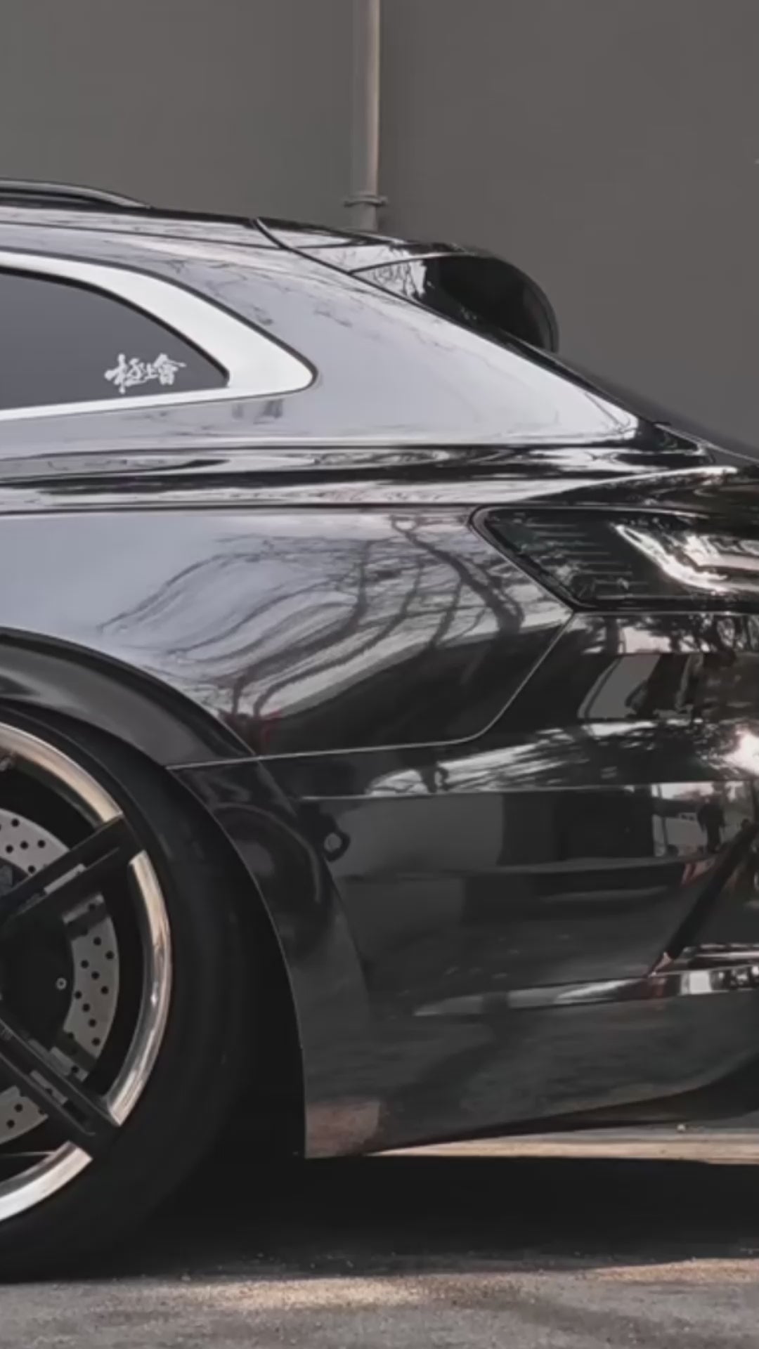 Anole Mirror Chrome Stretching Gray Car Wrap